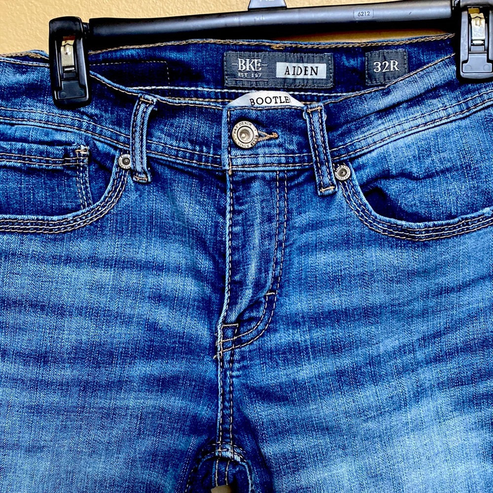 EUC-Mens 32R Aiden Buckle Jeans